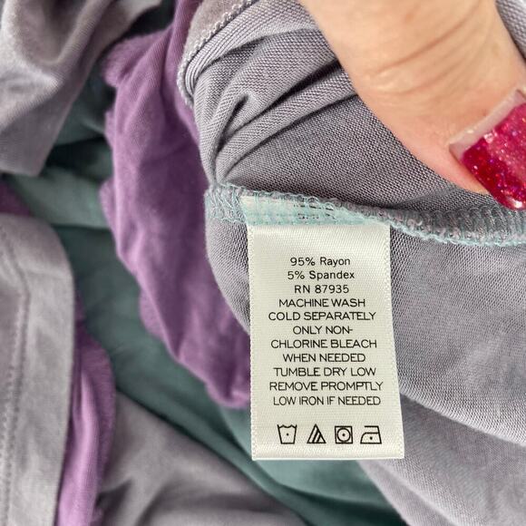 LOGO by Lori Goldstein Tunic Blouse Size L Color Block Sharkbite Hem Gray Green - Picture 5 of 7